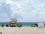 Het witte strand van Miami Beach