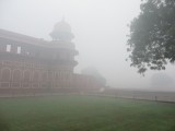 Agra Fort in de ochtendmist