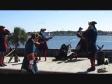 Het afvuren van het kanon in het fort Castillo de San Marcos te St.Augustine