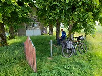 Lunch bij een kapelletje aan de weg van Montigny-le-roi naar Frecourt