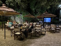 Biertje op het terras van de camping gisterenavond.