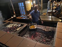 Vissen en kip op de barbeque.
