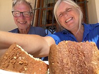 Koffie met zelf gebakken cake.