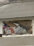 Pizzadoos uit de vuilcontainer