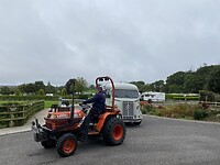 Trekker helpt de bus