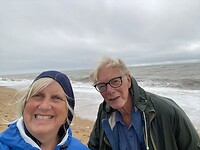 Uitwaaien op het strand in West Bay