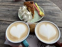 Koffie met een warm appeltaartje