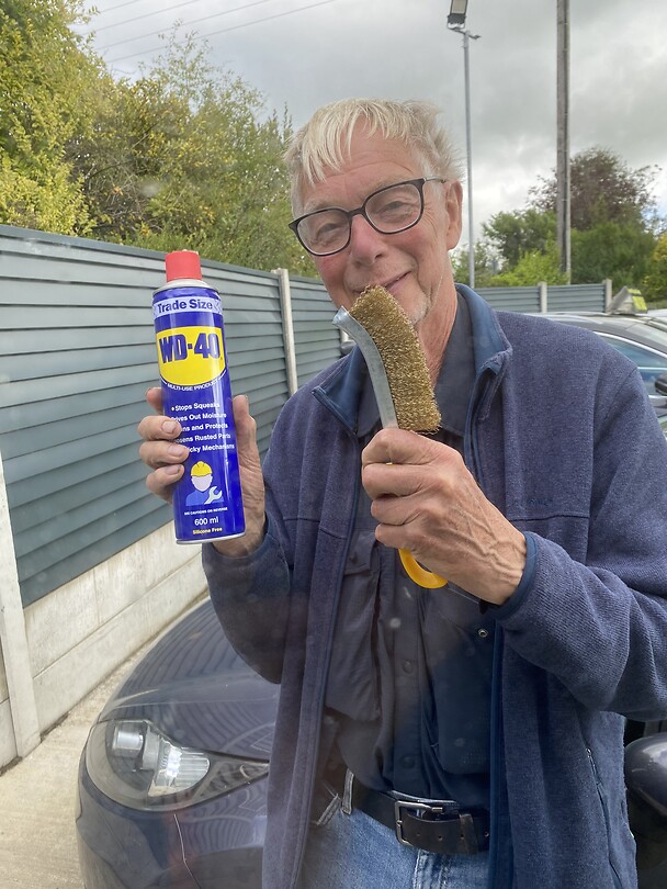 WD40 en staalborstel