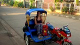 Op naar het vliegveld in Pakse