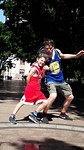 Vader en zoon in basketbal outfit, HIEPERDEPIEP hoeraaaaaa