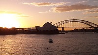 Opera house en bridge bij sunset
