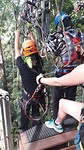 Canopy zipline door de bomen: wedstrijdje