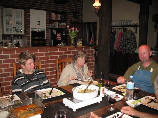Thais eten bij onze buren Christa en Rainier