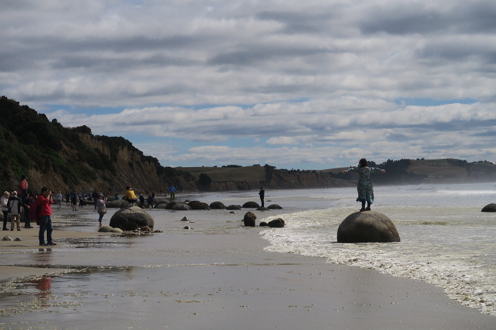 Moeraki Boulders  poserende mensen
