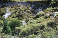 in de achtertuin, klein geothermisch geweld