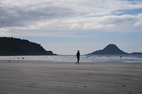 lekker wandelen aan de kust in Ohope