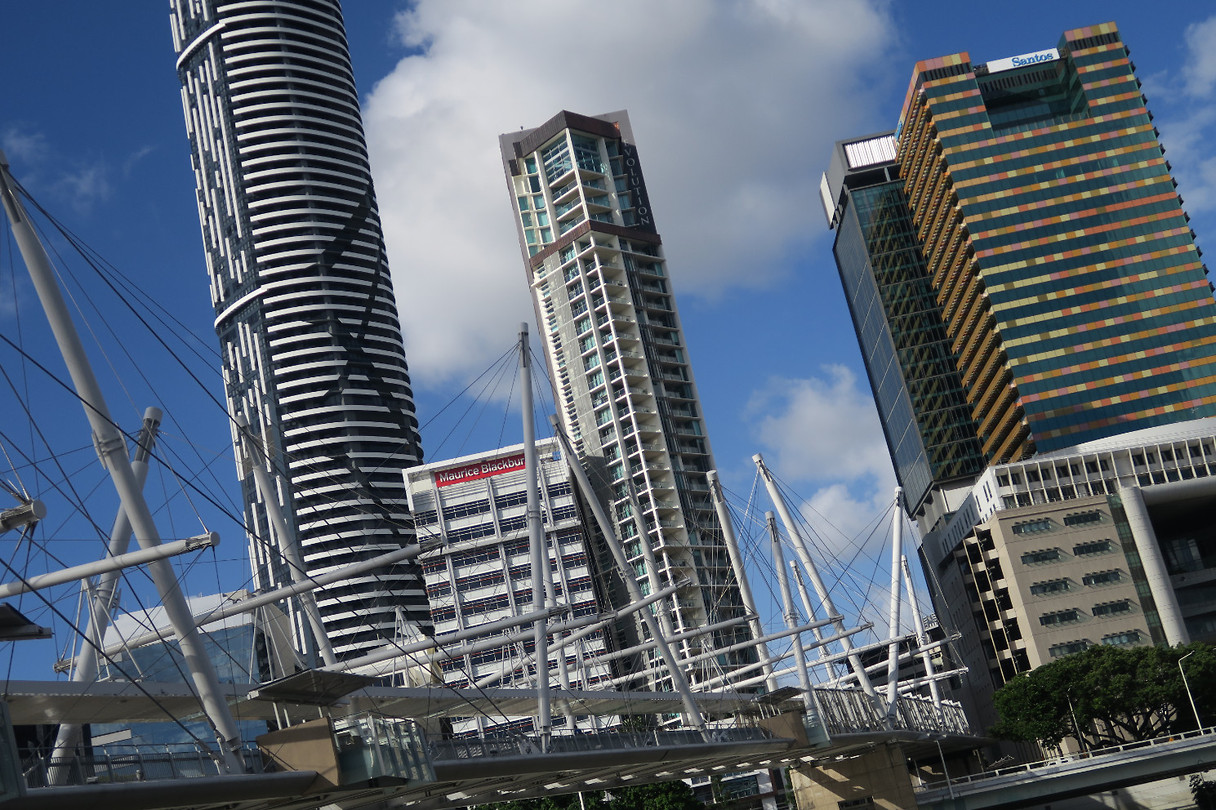 skyline met brug Brisbane