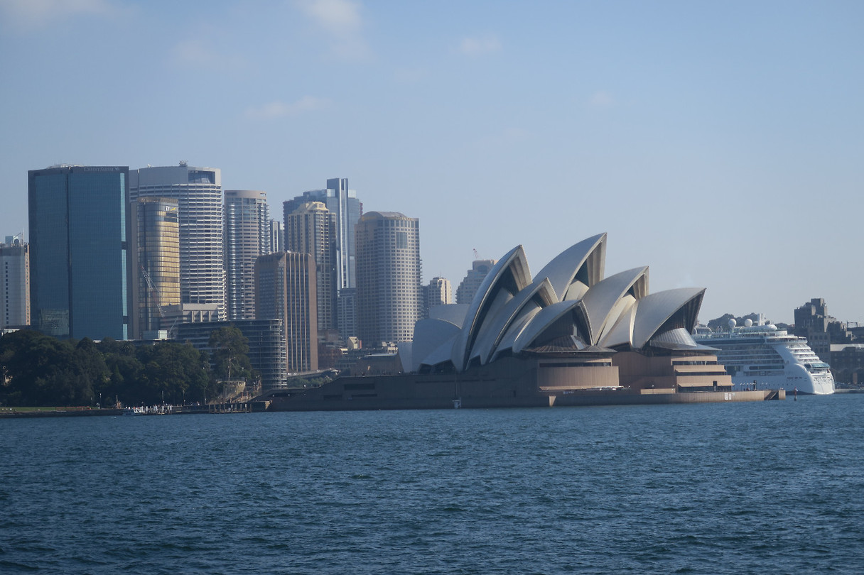 Opera house Sydney met skyline