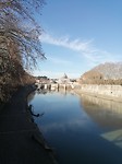 Rustig wandelen langsheen de Tiber in Rome.