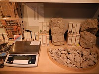Stukjes Berlijnse Muur te koop...