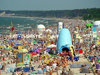 50 000 Polen op datzelfde strand enkele maanden later!