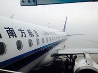 Wel stoer die Chinezen; gewoon op tijd weg bij dichte mist.