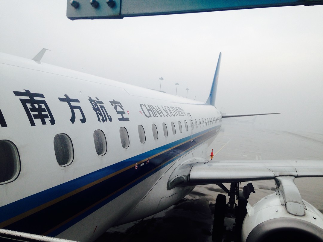 Wel stoer die Chinezen; gewoon op tijd weg bij dichte mist.