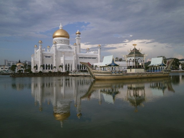Brunei Darussalam, Sultan Omar Ali Saifuddin-moskee