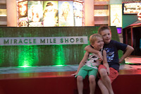 De jongens in de Miracle Mile