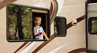 Kenzi regelt de boel vanuit de camper