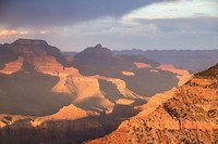 Mooie uitzichten op de Grand Canyon na een hevige regenbui