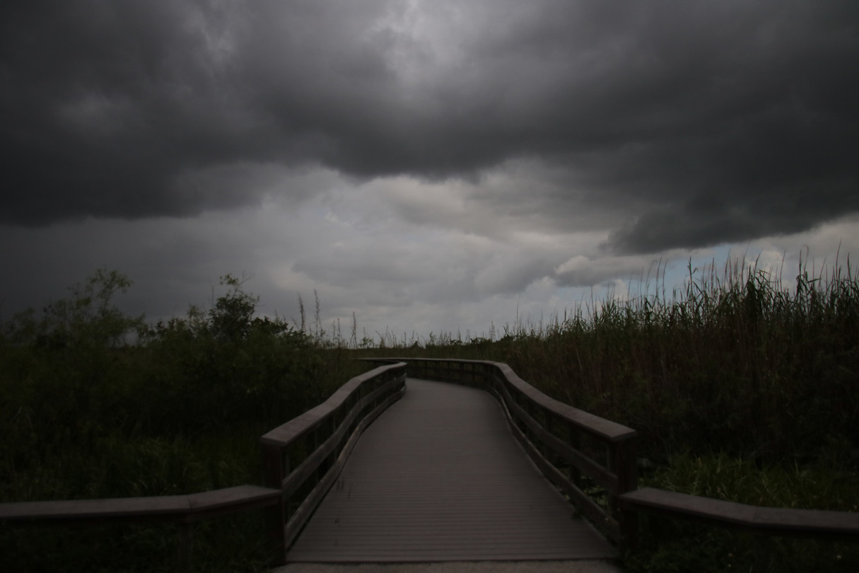 Donkere wolken pakken zich samen...