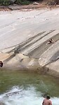 Lol hebben op de natuurlijke glijbaan...
