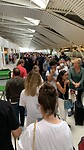 De rij op Schiphol Airport