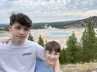 Lars en Kenzi bij Grand Prismatic Spring
