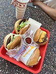 Burgers van In-N-Out
