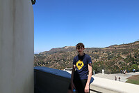 Lars, met het Hollywood-sign