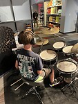 Kenzi heeft een nieuw instrument gevonden...