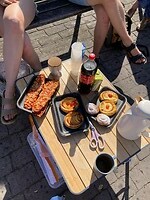 gebakjes en pizzabroodjes wegens Leonards verjaardag