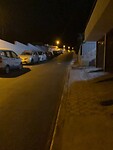onze straat by night