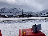 bakkie thee met uitzicht op de babypiste