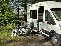 boekje lezen in het zonnetje