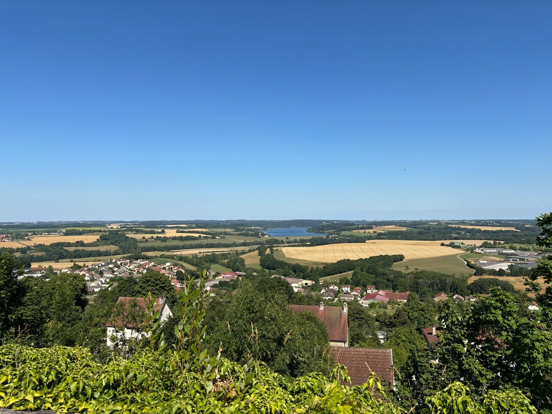 In de verte Lac de Liez