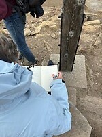 een stukje schrijven in het schriftje bij het kruis