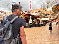 drukte in een winkelcentrum is niet aan ons besteed