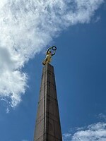 Vrouwe Gëlle Fra, monument voor de gesneuvelden van oorlogen