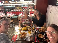moules frites, demi poulet frites en een burger