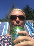 Relaxen met een gin-tonic in de zon