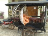 2 stoelen in een tuktuk. Makkie!