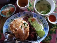 Ontbijt! Rijst met pork en ei.